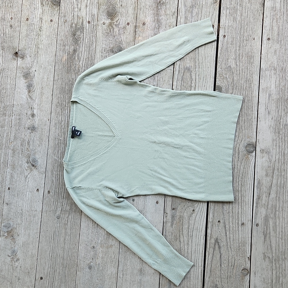 Light Sage Green V-Neck H&M 3/4 Sleeve Sweater Lightweight Medium